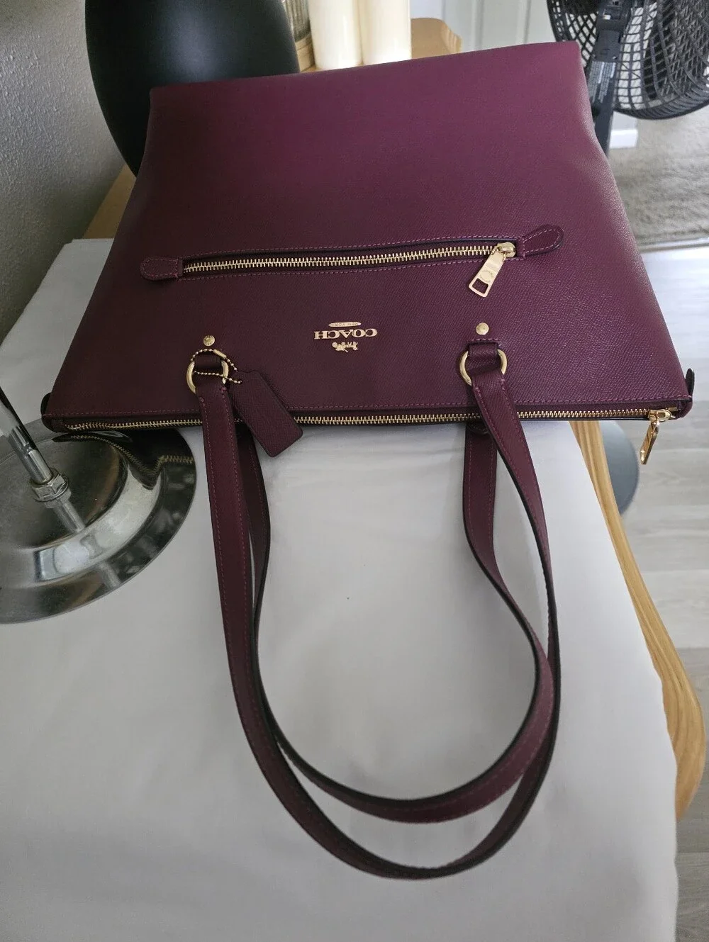 COACH  79608 black Cherry  Gallery Shoulder Tote